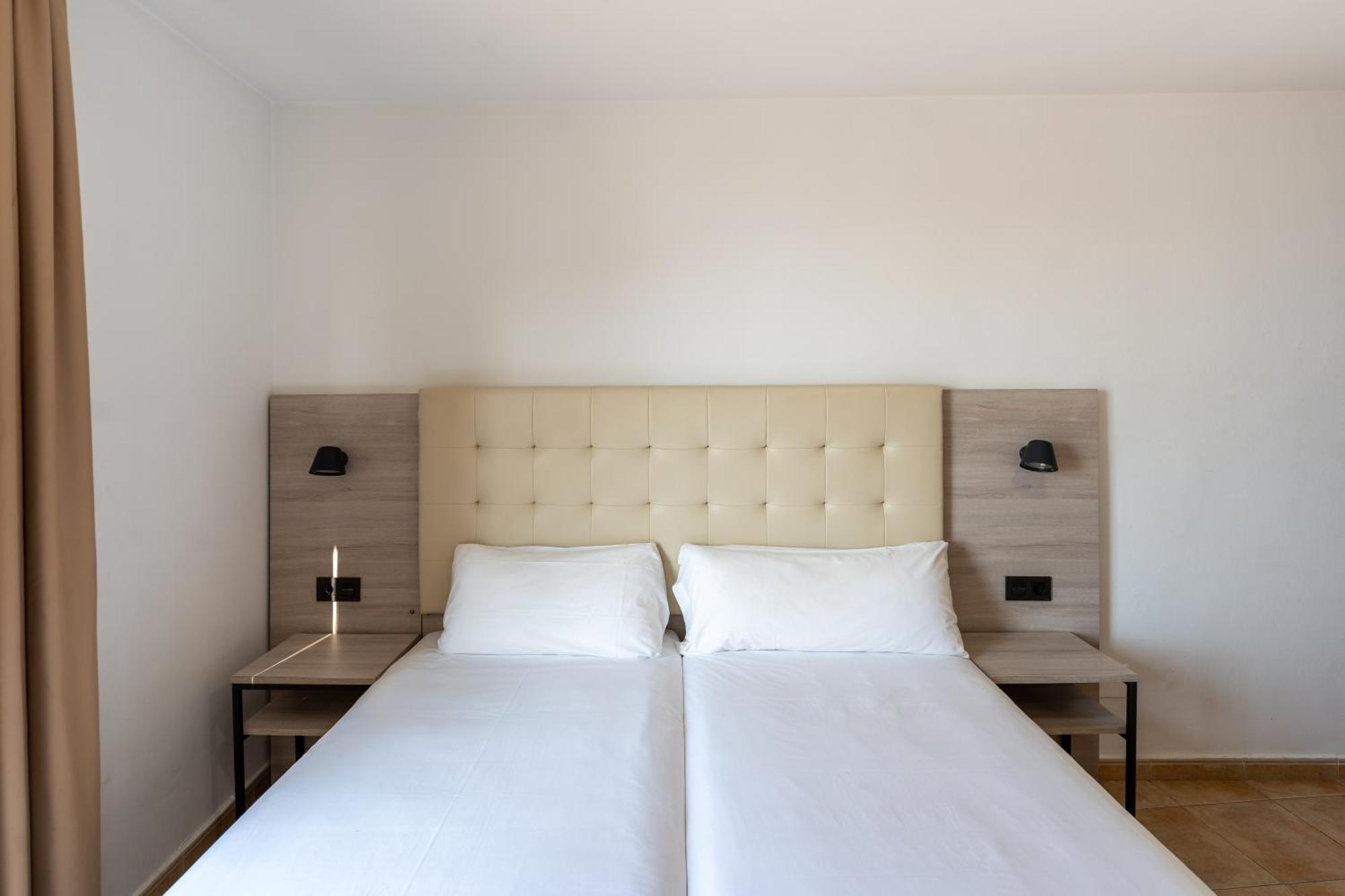 Hotel Queens - Adults Only Benidorm Bagian luar foto
