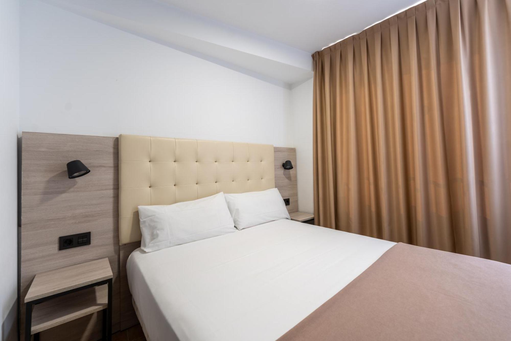 Hotel Queens - Adults Only Benidorm Bagian luar foto