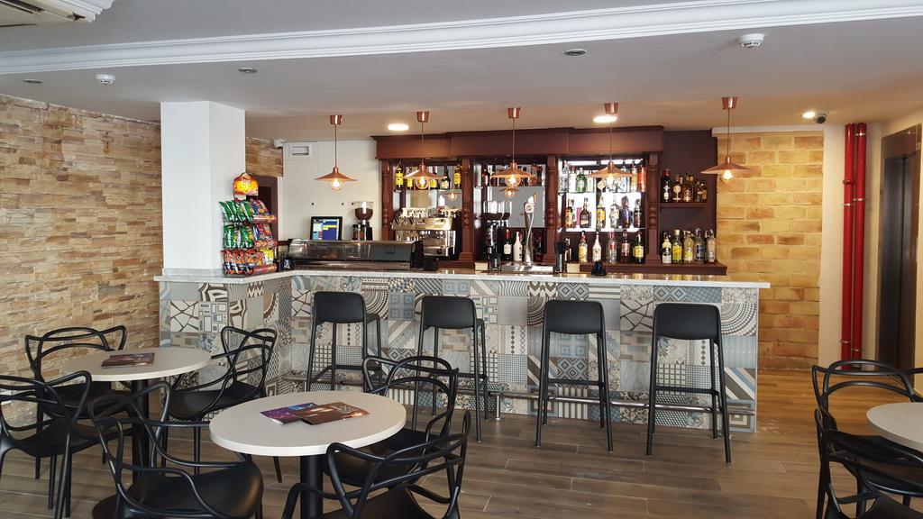 Hotel Queens - Adults Only Benidorm Bagian luar foto