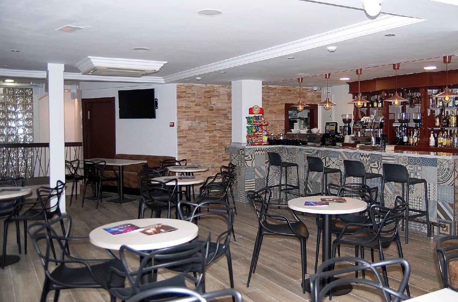 Hotel Queens - Adults Only Benidorm Bagian luar foto