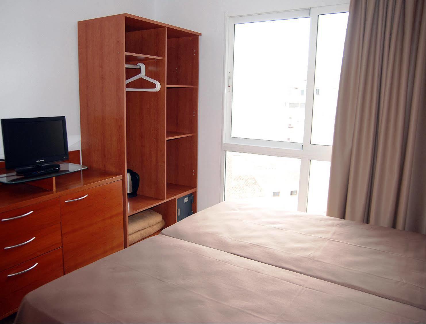 Hotel Queens - Adults Only Benidorm Bagian luar foto