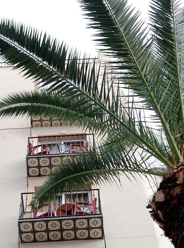 Hotel Queens - Adults Only Benidorm Bagian luar foto