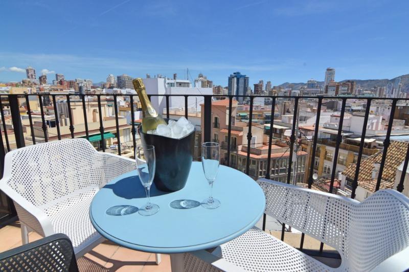 Hotel Queens - Adults Only Benidorm Bagian luar foto
